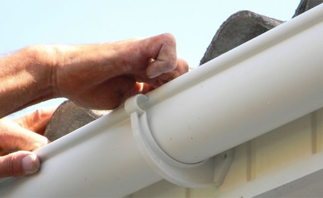 ACTIVITE-GOUTTIERRES-ALU-PVC-James-Couverture-couvreur-valence